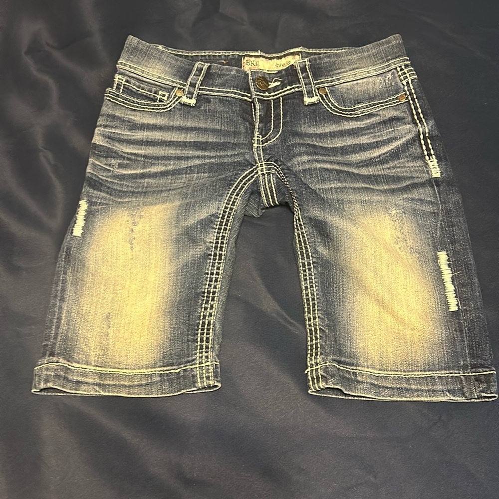 BKE Buckle Stella Bermuda Distressed Shorts size 26